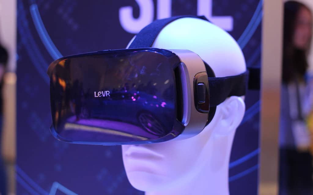 VR Offers Earthlings a Lifelike Lunar Experience